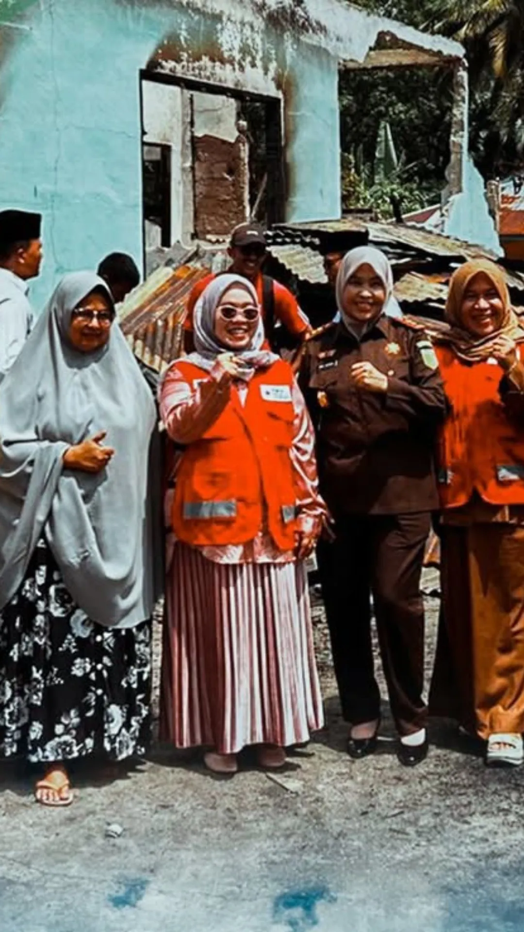 Kajari dan Bupati Sijunjung Datang Memberikan Bantuan ke Korban Kebakaran