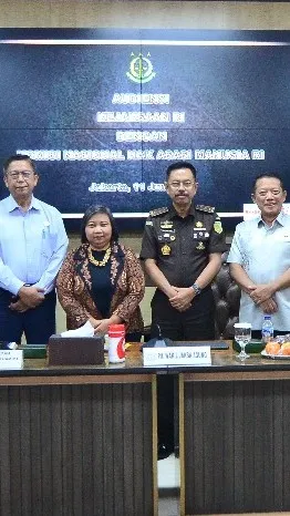 Plt Wakil Jaksa Agung menerima audiensi Ketua Komnas HAM di Jakarta, Rabu, 11 Juni 2025