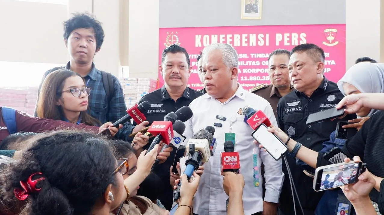 Kejagung Sita Rp11,8 Triliun dari Perkara CPO 5 Terdakwa Korporasi, Ruangan Konpers Penuh Tumpukan Uang