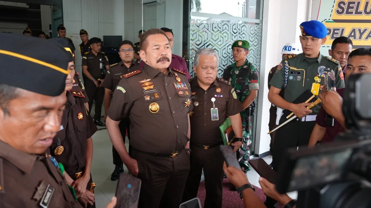 Jaksa Agung ST Burhanuddin didampingi Kapuspenkum Harli Siregar saat menggelar pertemuan dengan jajaran Kejaksaan Tinggi Maluku Utara