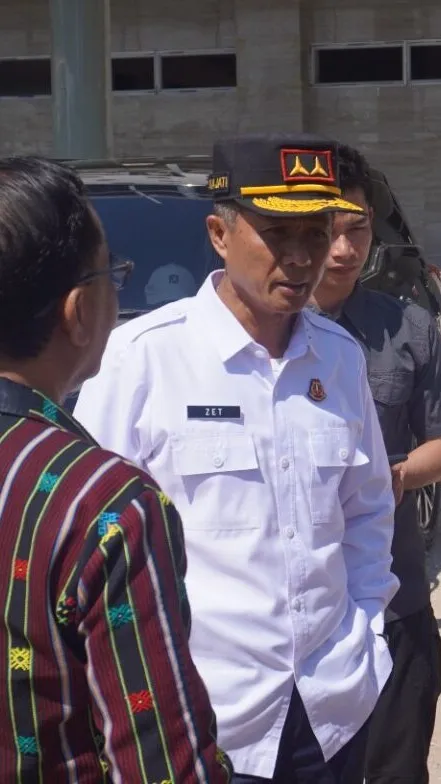 Kajati NTT Zet Tadung Allo, S.H, M.H. melakukan kunjungan mendadak ke proyek pembangunan Gedung Perkuliahan Terpadu FKKH Undana pada Kamis, 19 Juni 2025