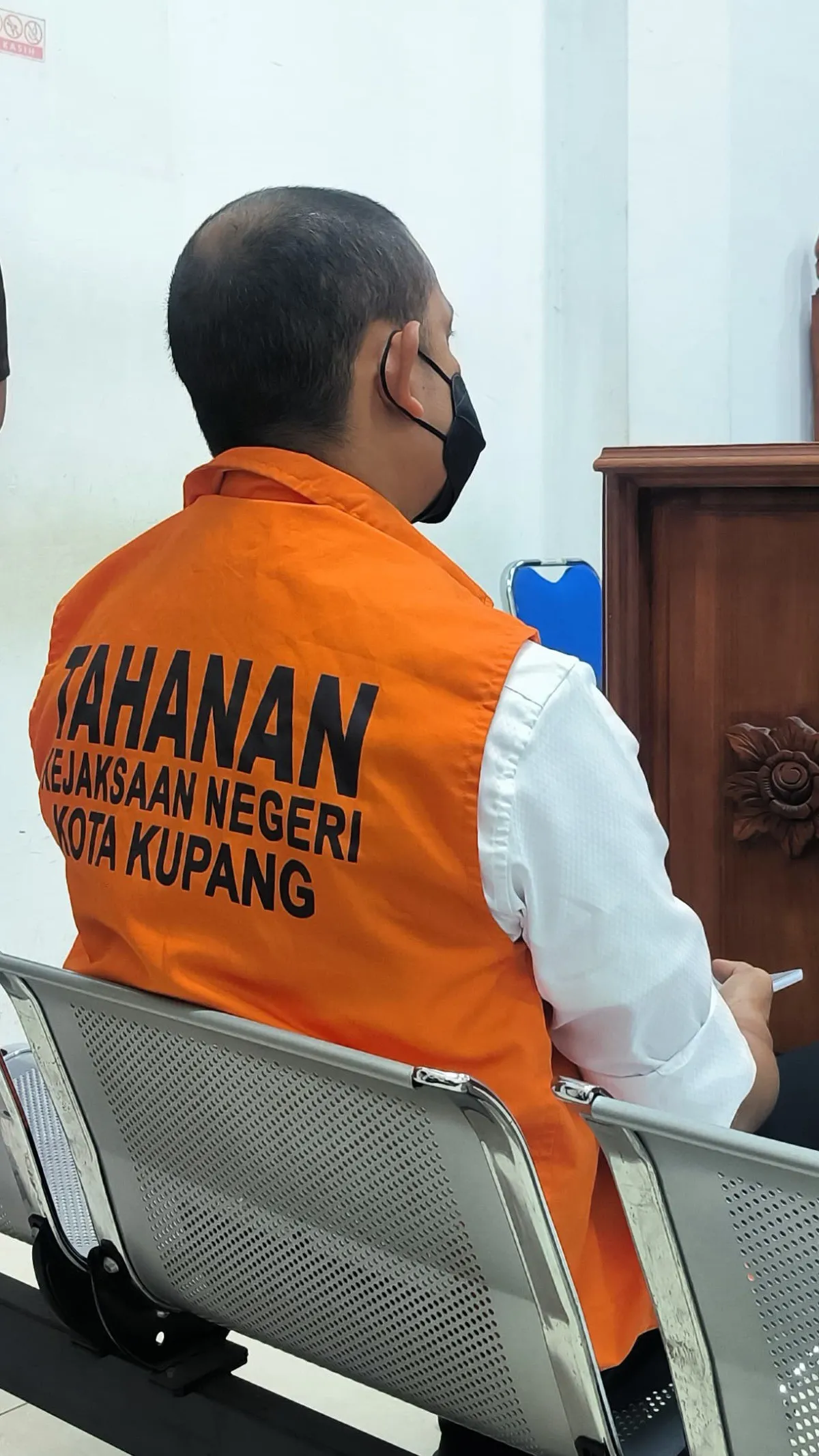 Terdakwa Fajar  saat menjalani sidang perdana di PN Kupang Kelas IA