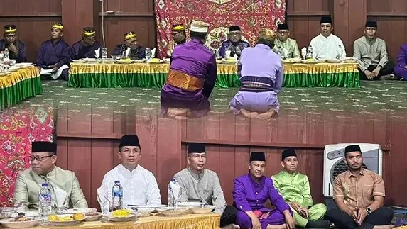 egiatan Momiduduto/Tonggeyamo yang diselenggarakan oleh Pemerintah Kabupaten Gorontalo menjelang perayaan Idul Adha 1446