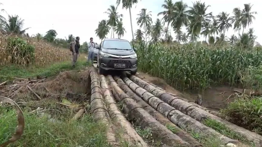 Kejari Gunungsitoli bersama PT PLN (Persero) UP3 Nias dan PT Pelindo Cabang Gunungasitoli melakukan bakti sosial di SDN 076701 Balale Toba'a