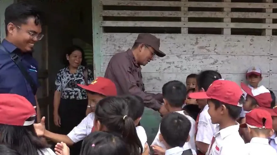 Kejari Gunungsitoli bersama PT PLN (Persero) UP3 Nias dan PT Pelindo Cabang Gunungasitoli melakukan bakti sosial di SDN 076701 Balale Toba'a