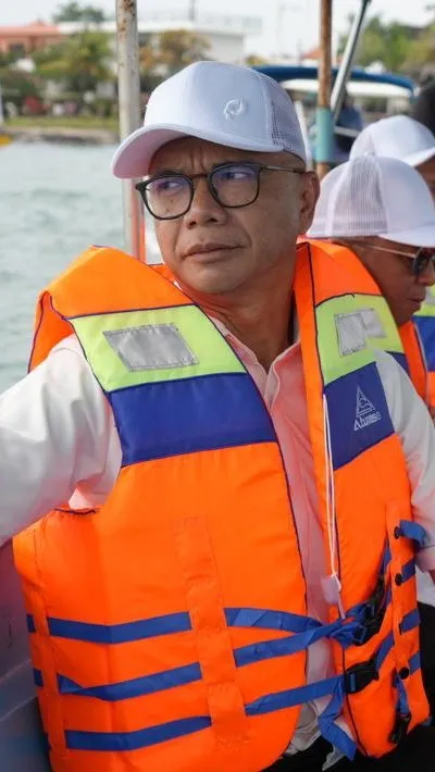 JAM-Intel Reda Manthovani saat menggelar pertemuan dengan pelaku usaha water taxi di Tanjung Banoa Bali, Kamis 24 Juli 2025