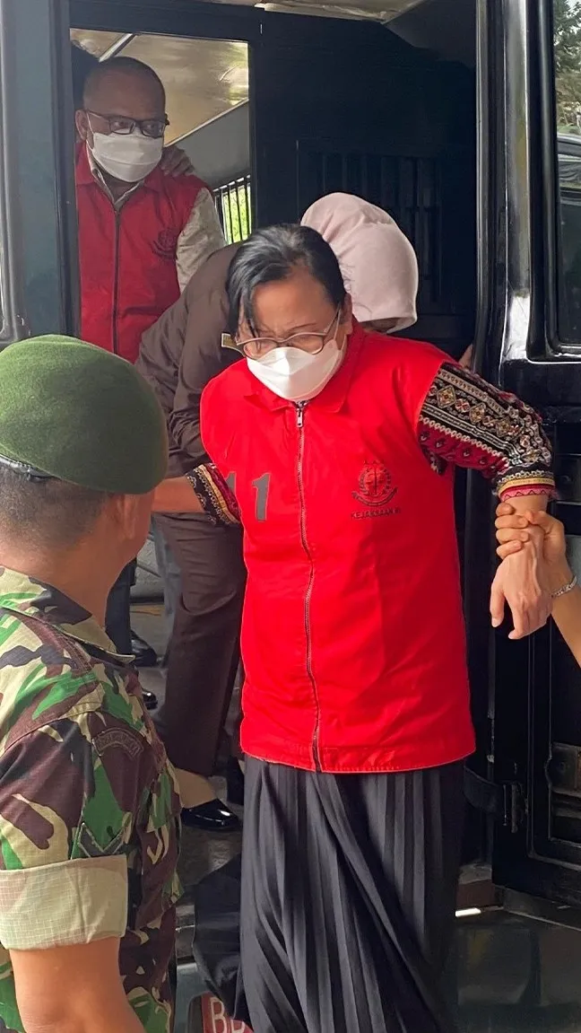 Kejari Dairi Tahan 2 Tersangka Perkara Bilik Sterilisasi Covid-19 pada 2 Juli 2025