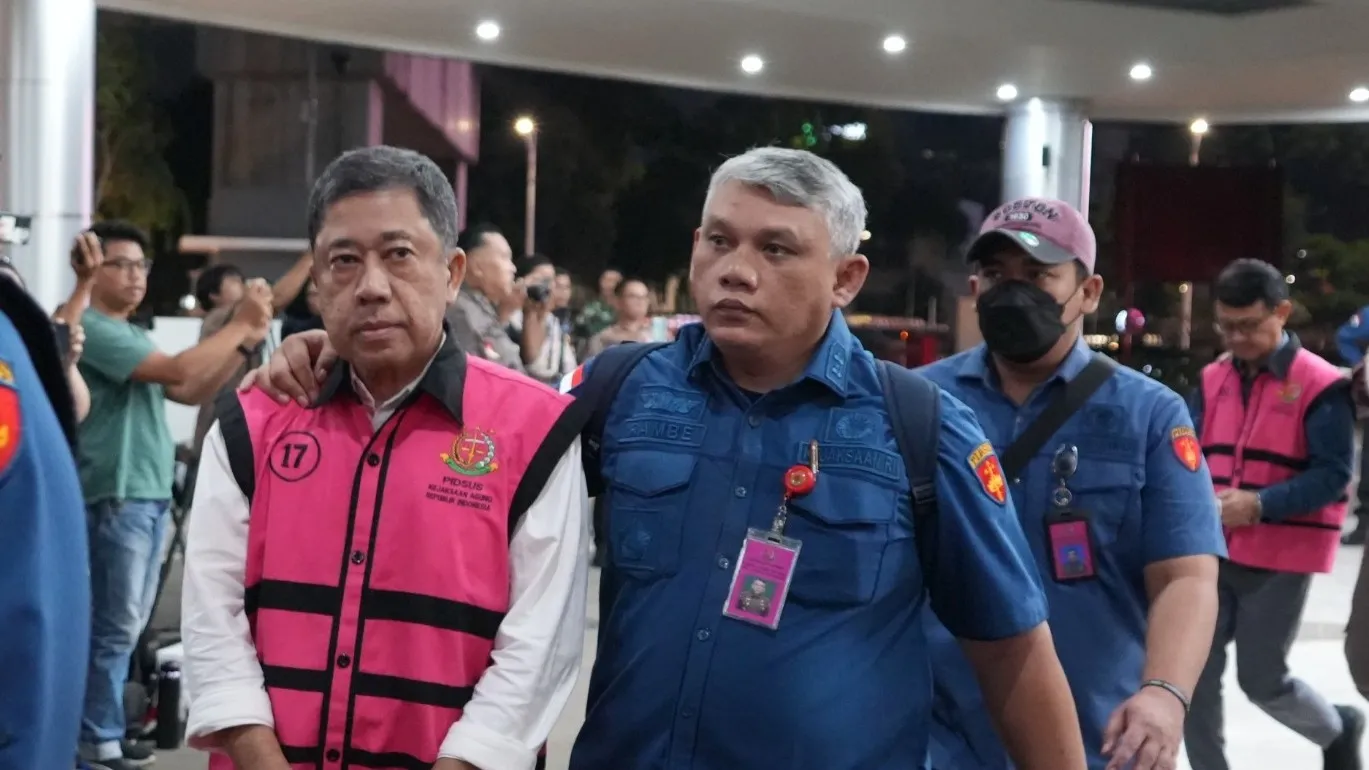 Salah satu tersangka yang ditahan penyidik JAM PIDSUS dalam perkara dugaan korupsi minyak mentah Pertamina