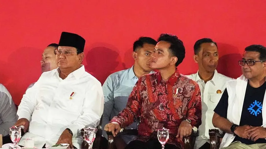 Presiden Prabowo Subianto dan Wapres Gibran Rakabuming Raka saat menghadiri Pesta Rakyat dan Karnaval Bersatu