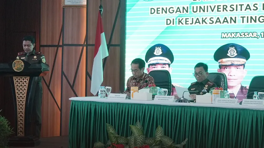 Kepala Badan Diklat Kejaksaan RI, Dr. Leonard Eben Ezer Simanjuntak, S.H., M.H. menghadiri penandatangan kerja sama Kejati Sulsel dan Universitas Hasanuddin