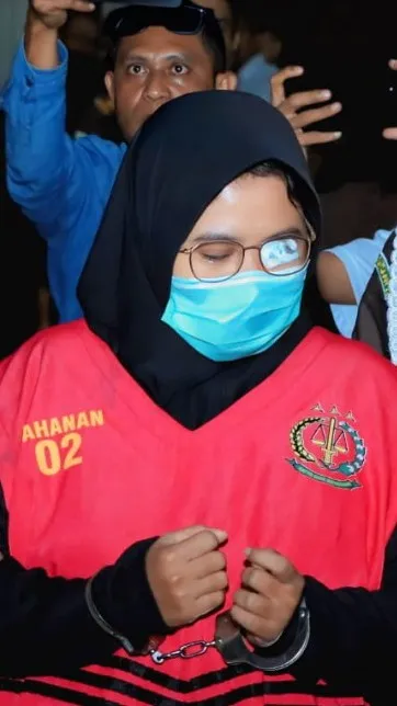 Tersangka FJ saat ditahan penyidik Pidsus Kejati Maluku
