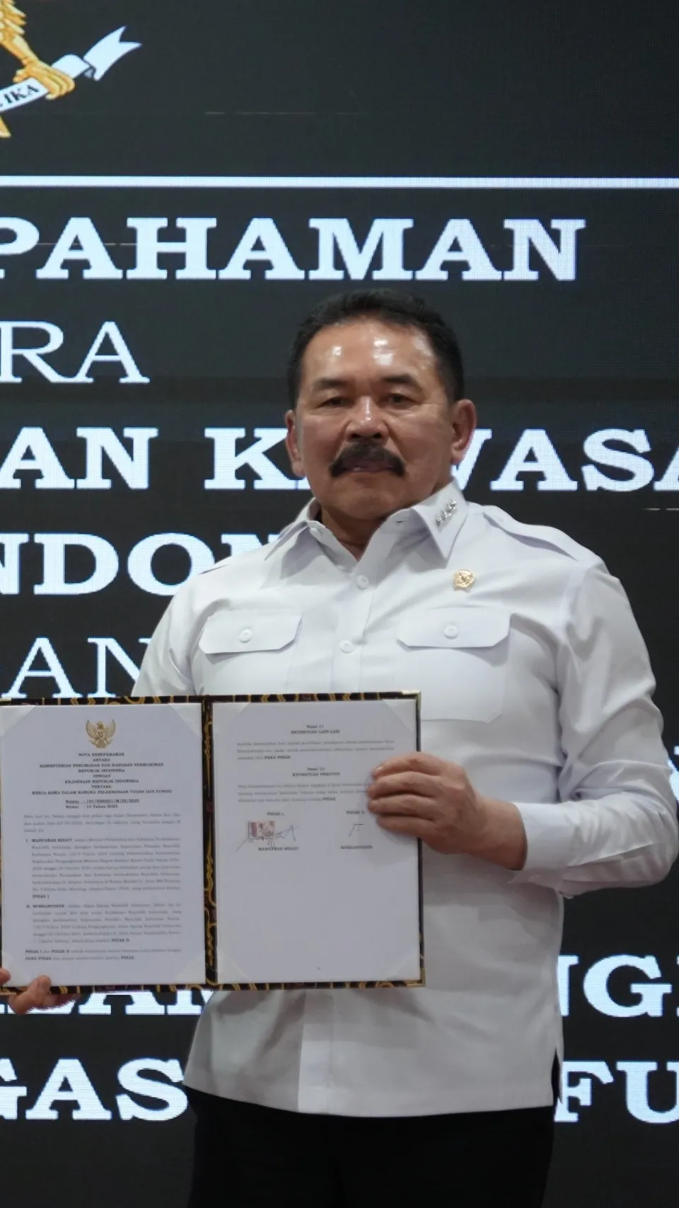 Jaksa Agung ST Burhanuddin menandatangani MoU dengan Kementerian PKP