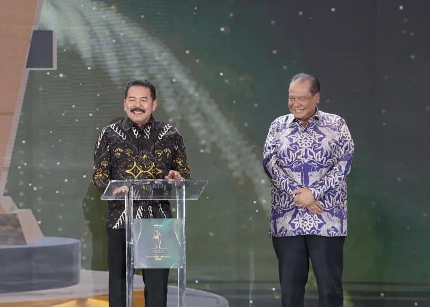 Jaksa Agung ST Burhanuddin menerima penghargaan khusus dalam Adhyaksa Award 2025