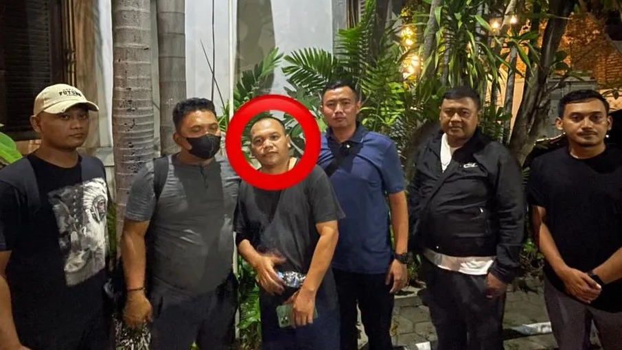 DPO Musafak Khairudin saat diamankan tim SIRI Kejagung