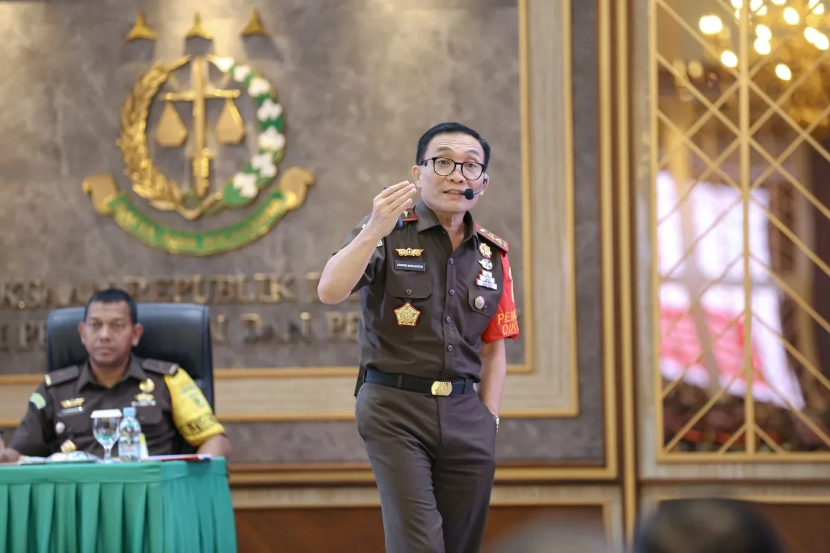Kabadiklat Kejaksaan RI memberikan pengarahan dalam Pelatihan Kepemimpinan Administrasi (PKA)