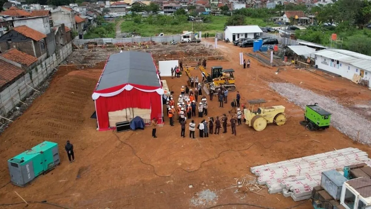 Wakajati Jabar Dr. Taufan Zakaria, S.H., M.H., melakukan groundbreaking pembangunan Rusun Kejati Jabar untuk para ASN