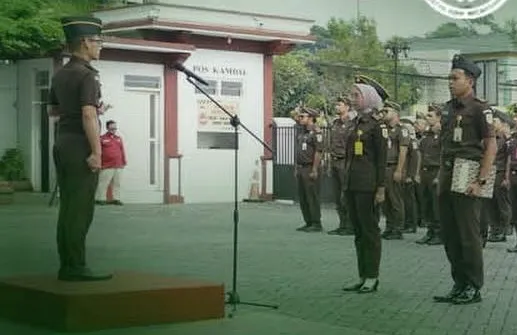Kajari Batu memimpin apel kerja perdana tahun 2026