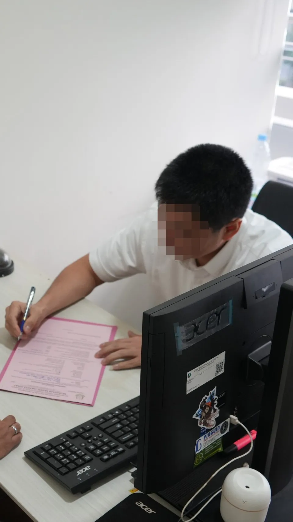 Tim Penyidik Koneksitas Serahkan 5 Tersangka dan Barang Bukti  Perkara Pengadaan Motor Listrik di BGN ke JPU Kejati Jakpus