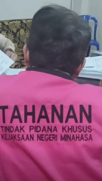Tim Intelijen Kejati Sulut Kawal Pengamanan 2 Tersangka Perkara Dugaan Korupsi pada Dinas PUPR Boven Digoel