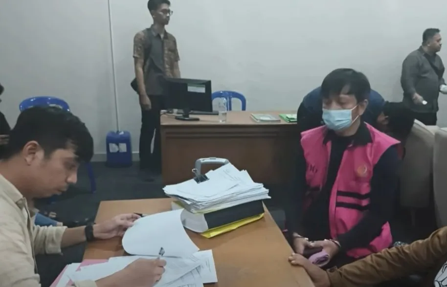 Tim Intelijen Kejati Sulut Kawal Pengamanan 2 Tersangka Perkara Dugaan Korupsi pada Dinas PUPR Boven Digoel
