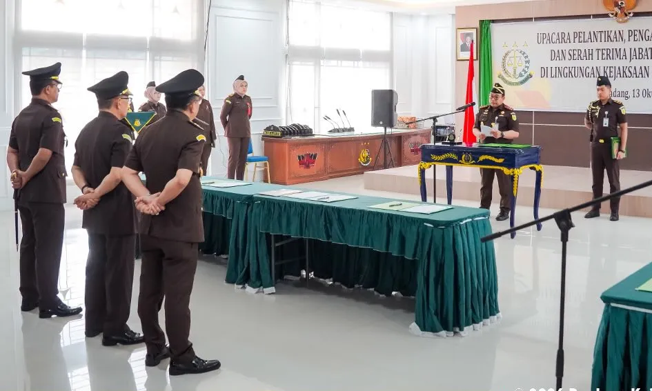 Lantik Aspidum dan 2 Kajari Baru, Kajati Sumbar Ingatkan integritas dan Tanggung Jawab Amanah Jabatan