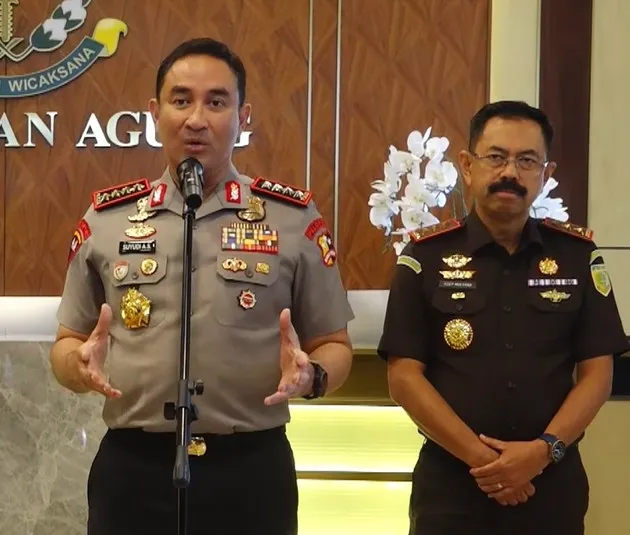 Kapolri Jenderal Polisi Suyudi Ario Seto bersama Wakil Jaksa Agung, Asep N Mulyana