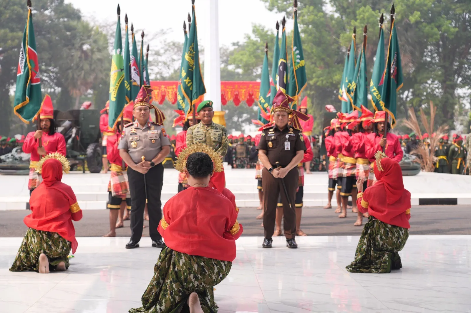Kajati dan Kapolda Sulsel dianugerahi Warga Kehormatan Kodam XIV/Hasanuddin