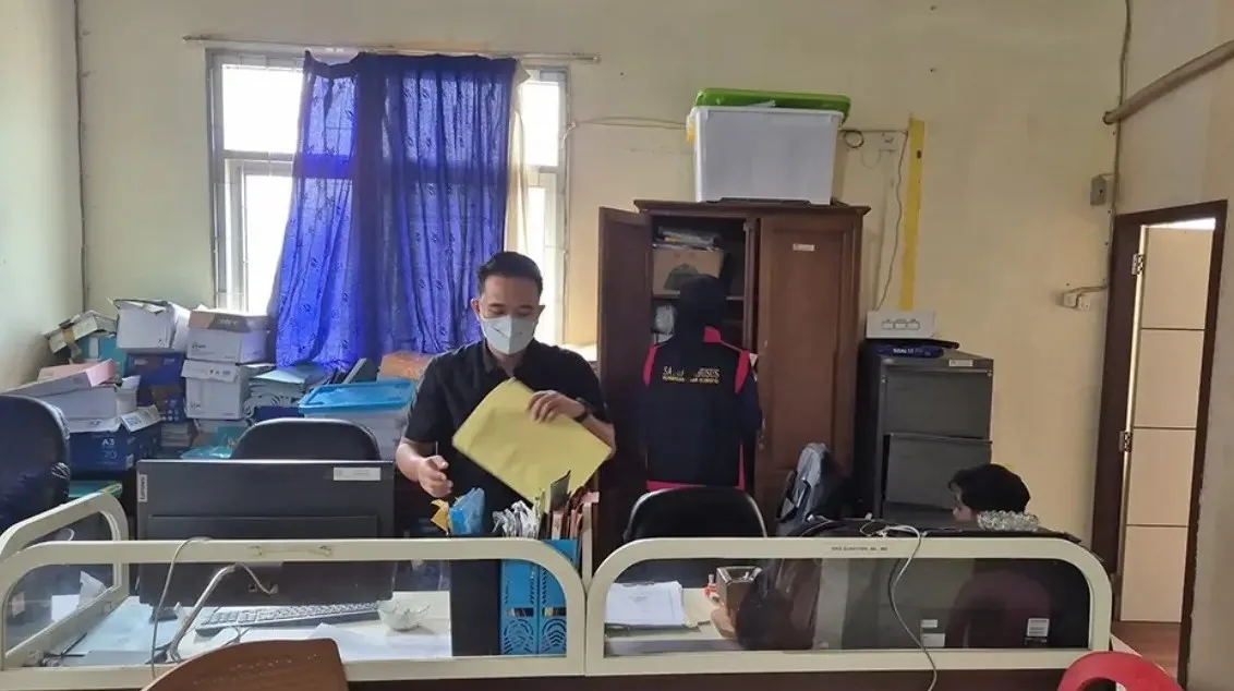 Dipimpin Kajari, Kejari Kepahiang Geledah Kantor Dinas PUPR Terkait Penyidikan Perkara Pembangunan SPALD-S