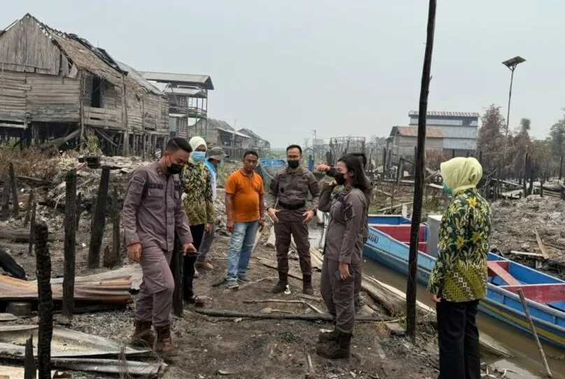 Kejari Bangka Selatan Berikan Donasi untuk Warga Korban Kebakaran Dusun Serdang