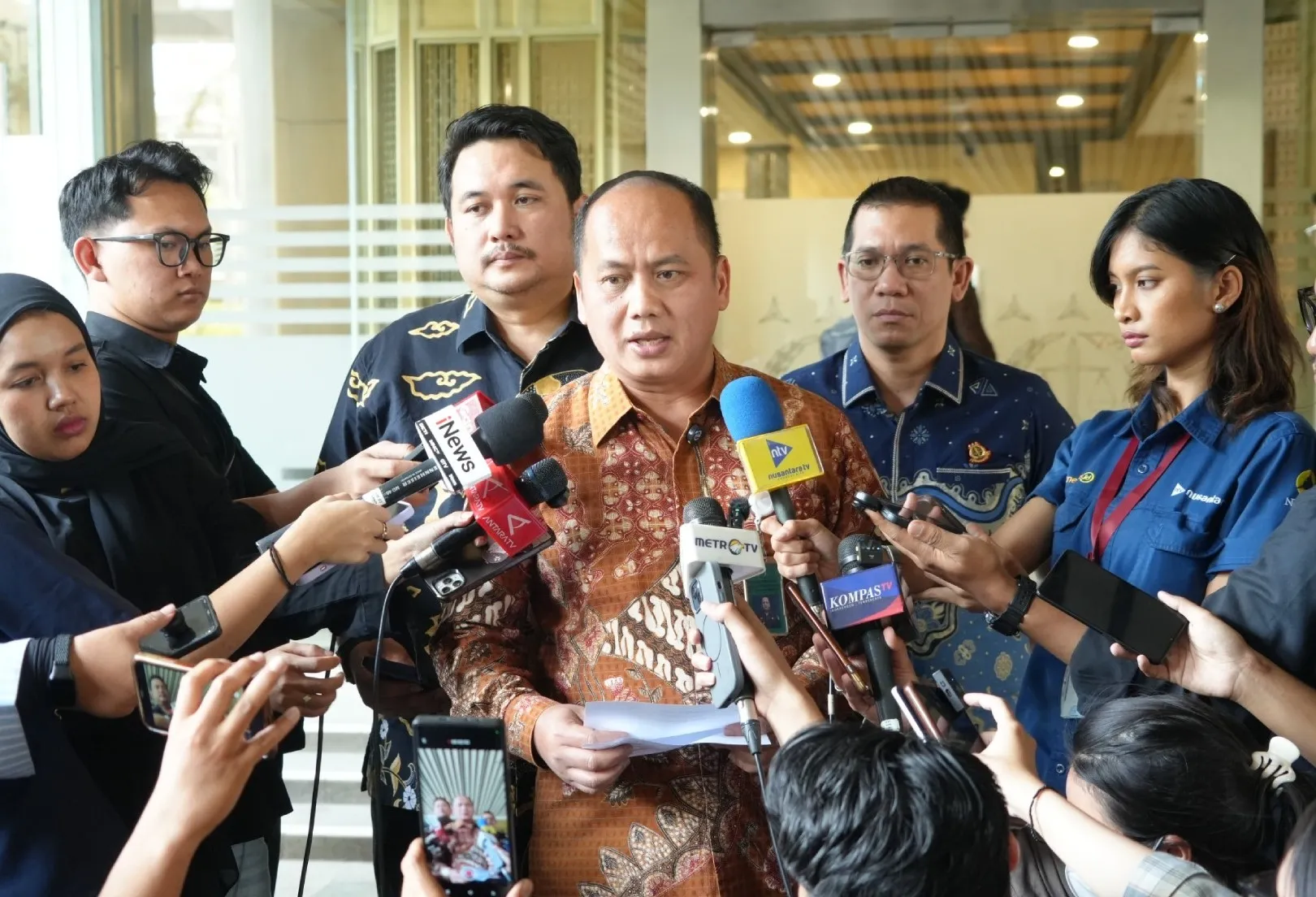 JAM PIDMIL Tetapkan 5 Tersangka  Perkara Pengadaan Motor Listrik di BGN