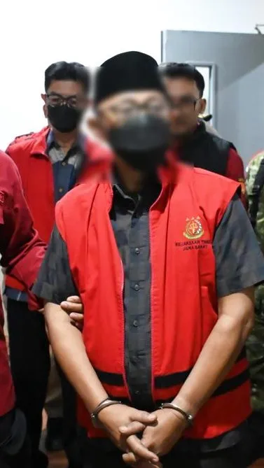 Kejati Jabar Tahan 2 Tersangka Perkara Dugaan Korupsi Tunjangan DPRD Kab Indramayu Tahun 2022-2025
