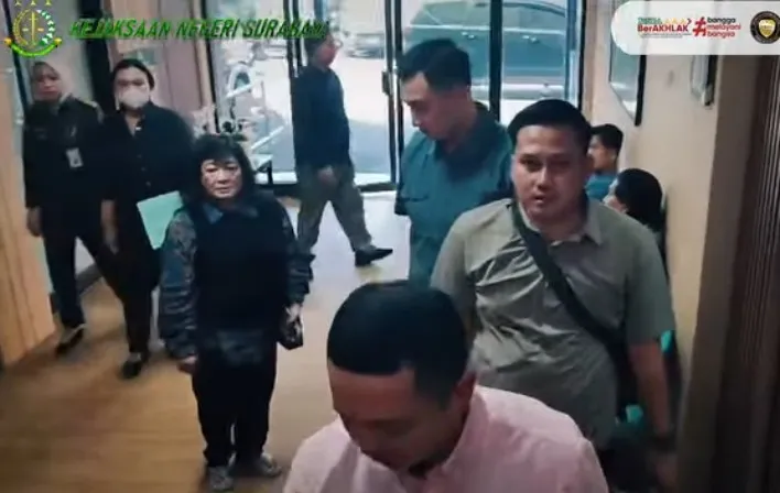 Tangkap Buronan ke-13 , Kejari Surabaya Amanan Terpidana Perkara Penipuan yang Kabur Selama 14 Tahun