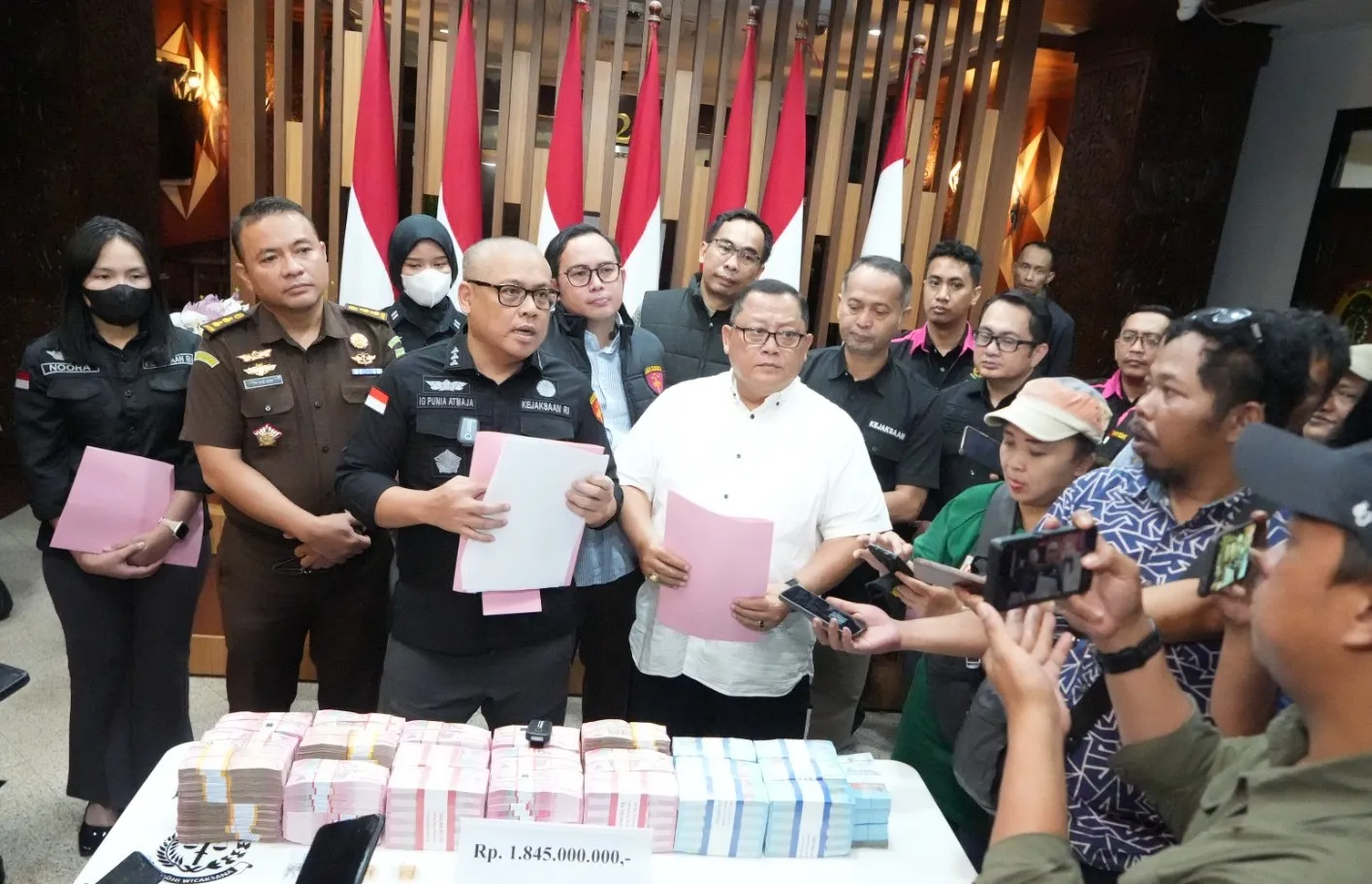 Dalami Dugaan Aliran Dana Perkara Dugaan Pungli Perizinan di Dinas ESDM, Penyidik Kejati Jatim Periksa 11 Orang Saksi