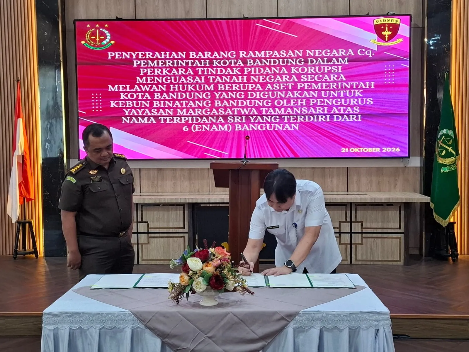 Kejari Kota Bandung Serahkan 6 Aset Bangunan Kebun Binatang Bandung kepada Pemkot