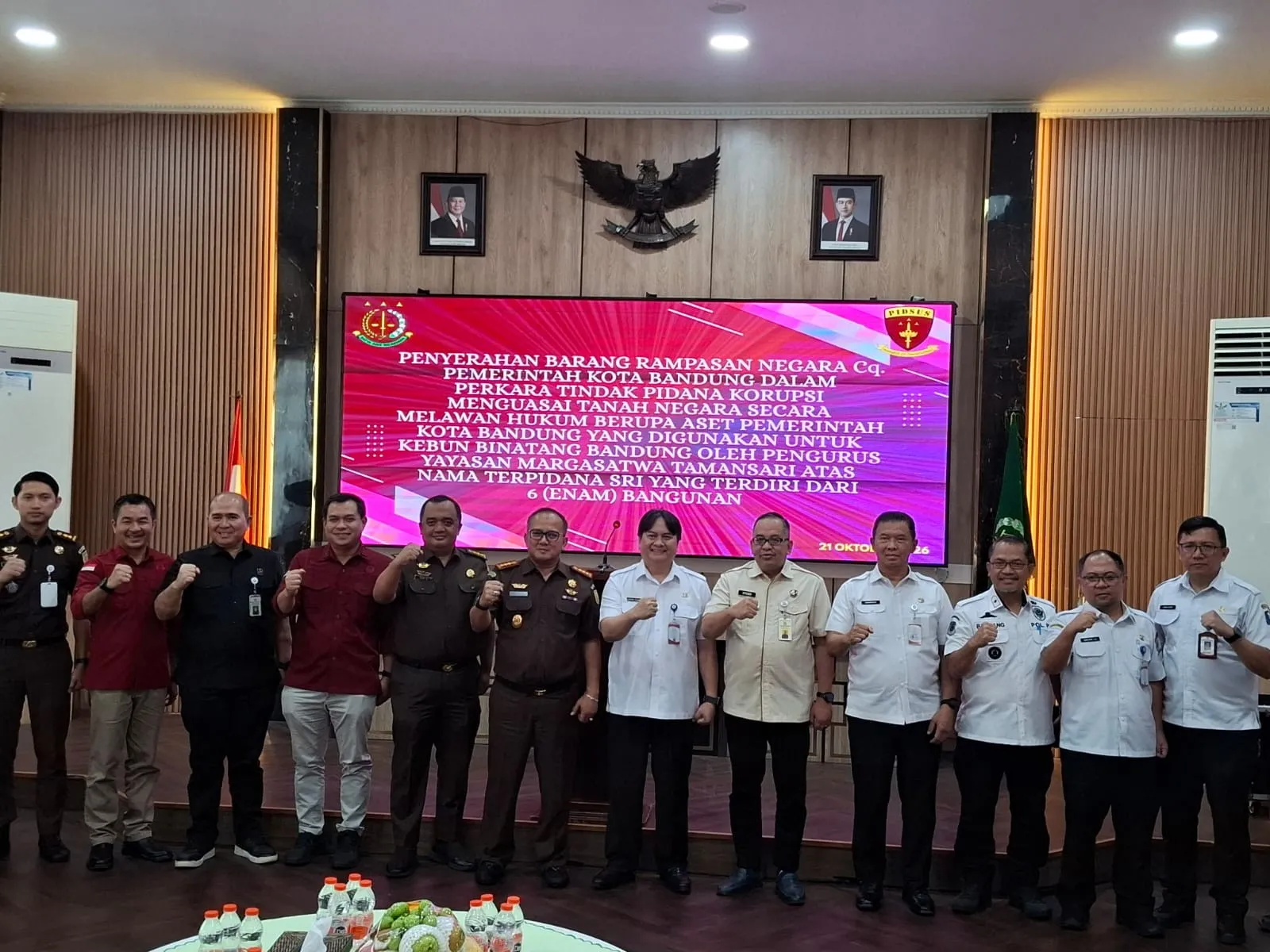 Kejari Kota Bandung Serahkan 6 Aset Bangunan Kebun Binatang Bandung kepada Pemkot