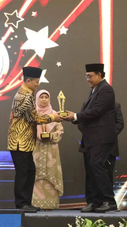 Jamwas Dr Rudi Margono Terima Anugerah Santri Dhyaksa Inspiratif dari Santri of The Year 2026