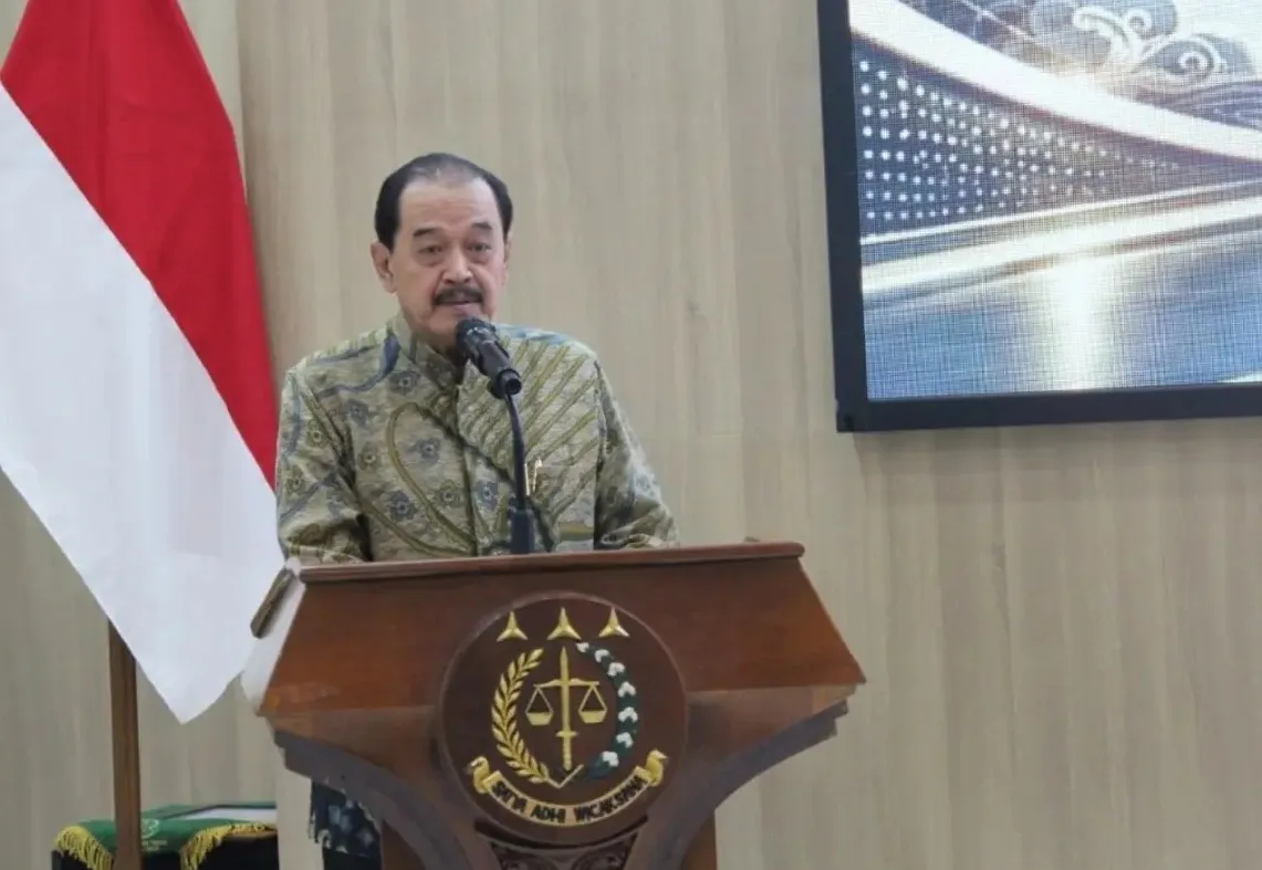Direktur Utama PT PWU Jatim Ir. H. Erlangga Satriagung