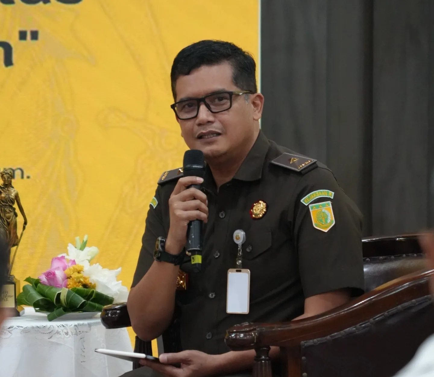 Moderator Bincang Pagi Bersama PERSAJA, Dr. Hari Wibowo, S.H., M.H.