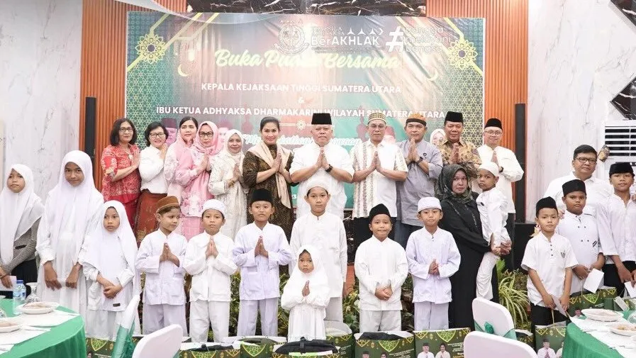 Gelar Buka Bersama, Keluarga Besar Kejati dan IAD Sumut Beri Santunan untuk Anak Yatim