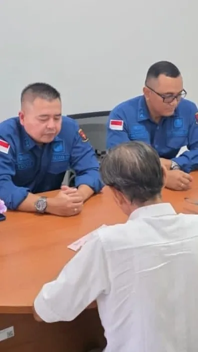Kejati Kalbar Serahkan 2 Tersangka dan Barang Bukti Perkara Korupsi Dana Hibah SMA Mujahidin ke JPU Kejari Pontianak