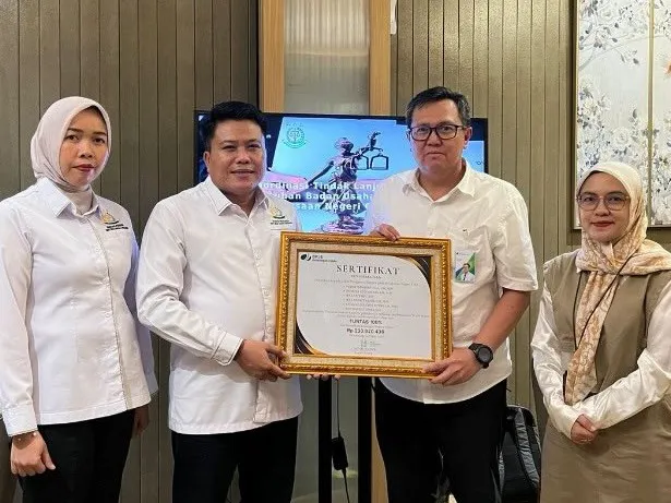 Penyelesaian Kewajiban Kepesertaan Tuntas 100%, JPN Kejari OKI Terima Penghargaan dari BPJS Ketenagakerjaan Cabang Palembang