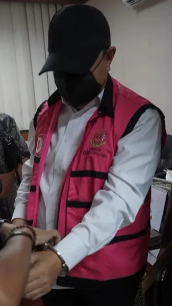 Kejati Sulsel Resmi Tahan Mantan Pj Gubernur dan 4 Tersangka Lainnya Terkait Perkara Korupsi Program Bibit Nanas RP60 Miliar