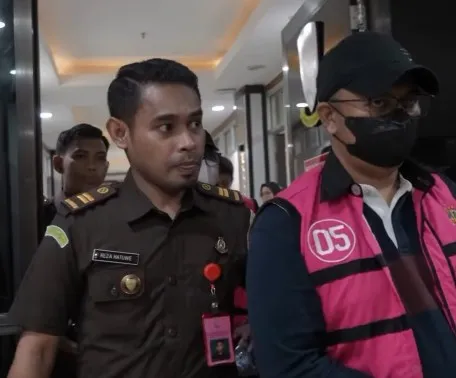 Kejati Sulsel Resmi Tahan Mantan Pj Gubernur dan 4 Tersangka Lainnya Terkait Perkara Korupsi Program Bibit Nanas RP60 Miliar