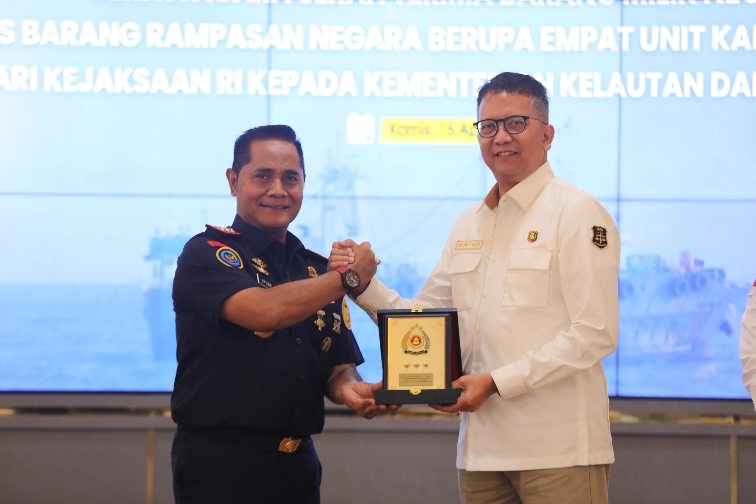 Perkuat Sinergi Penegakan Hukum,  BPA Kejaksaan RI Serah Terimakan 4 Kapal BMN yang Berasal dari BRN kepada KKP