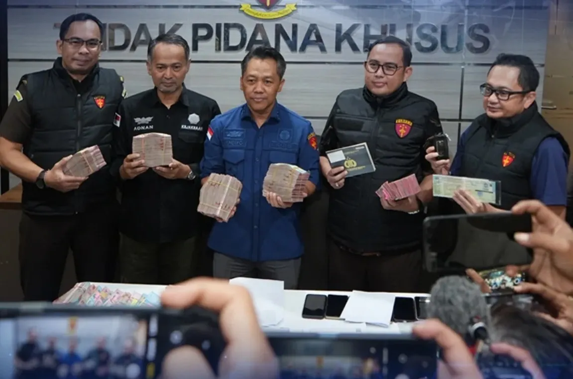 Jejak Pungli ESDM Jatim Terkuak, Tim Penyidik Kejati Jatim Sita Uang dan Kendaraan Mewah Milik Tersangka
