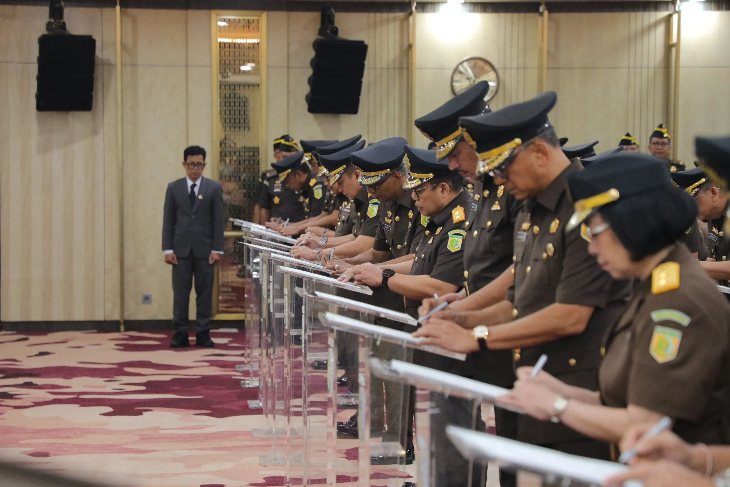 Lantik Kajati dan Pejabat Eselon II di Kejagung, Jaksa Agung: 