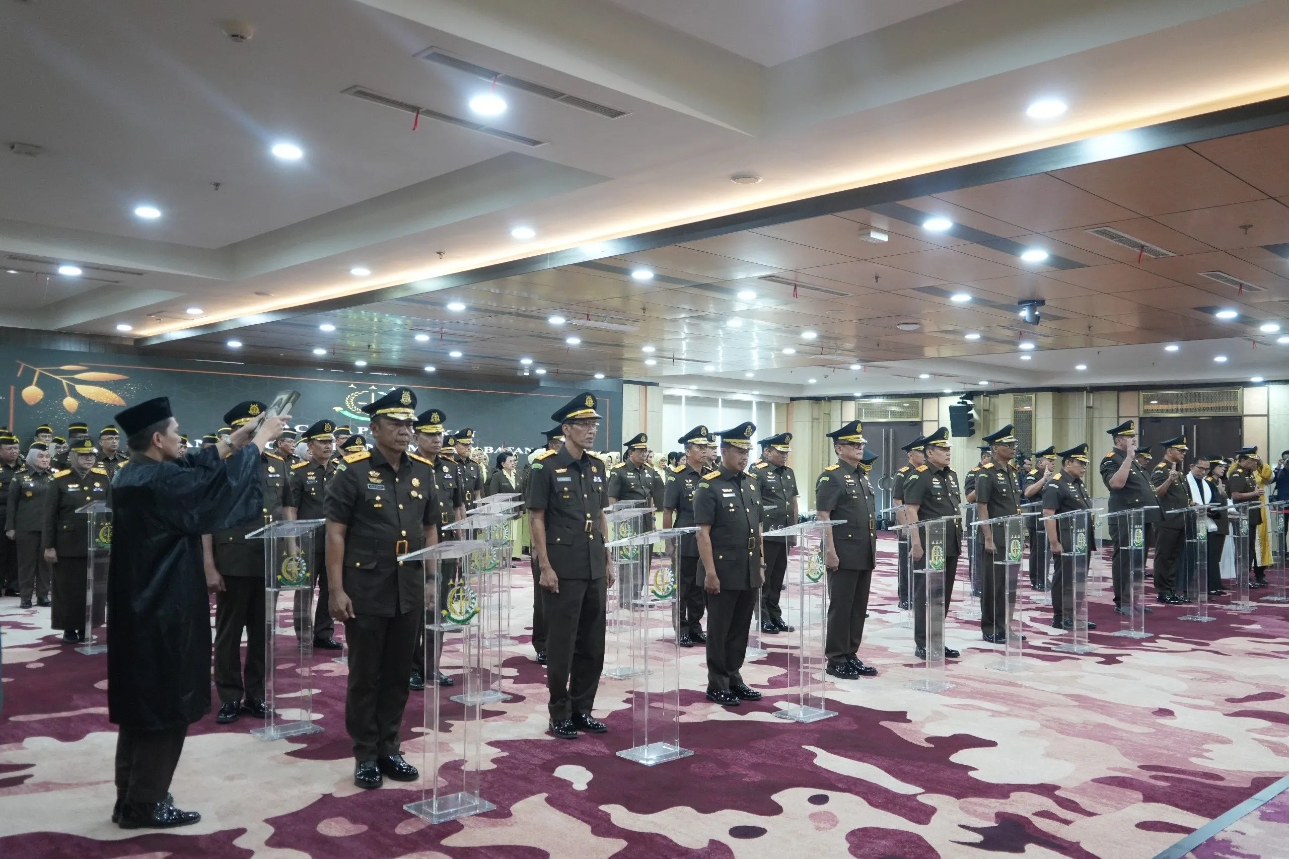 Lantik Kajati dan Pejabat Eselon II di Kejagung, Jaksa Agung: 