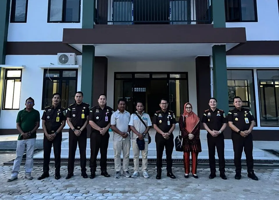 Kajati Sulsel saat mengunjung pembangunan Rusunawa Kejari Palopo