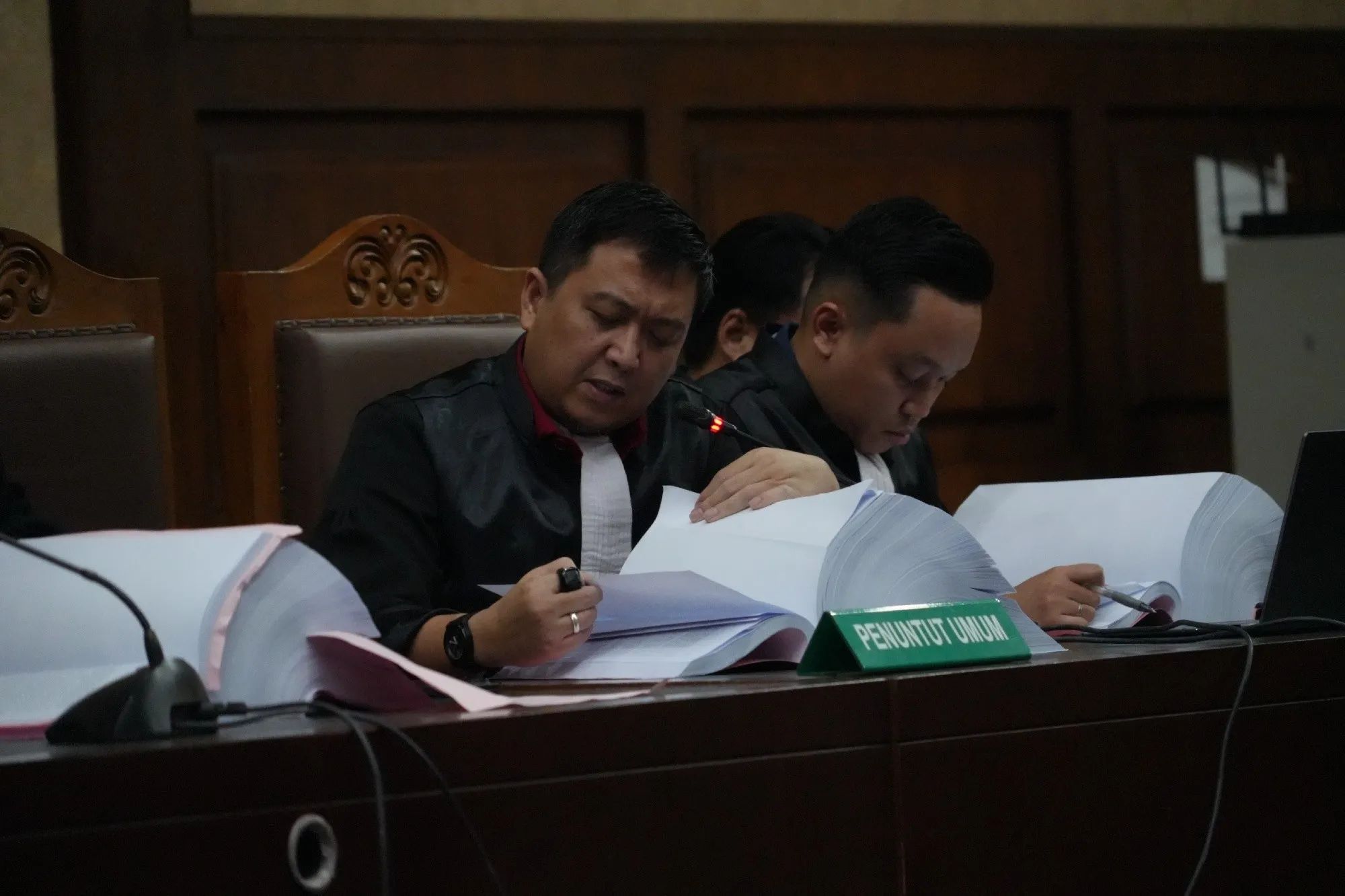 JUP Roy Riady saat membacakan amar tuntutan perkara korupsi program digitalisasi pendidikan di Kemendikbudristek, Rabu, 13 Mei 2026