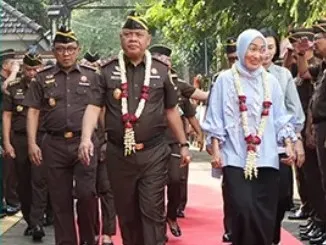 Dr Abdul Qohar memulai pengabdiannya sebagai Kajati Jatim usai dilantik Jaksa Agung